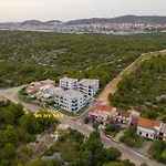 アパート My Adriatic With Private Garden And Garage シベニク