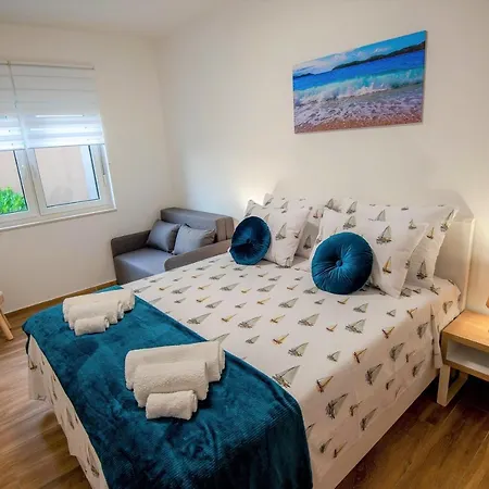 Apartment My Adriatic With Private Garden And Garage Sibenik