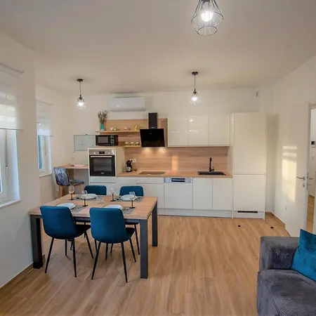 My Adriatic With Private Garden And Garage דירה *