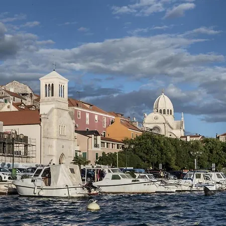 Apartment My Adriatic With Private Garden And Garage Sibenik