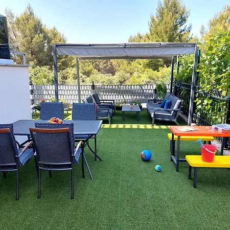 My Adriatic With Private Garden, Jacuzzi And Garage Sibenik
