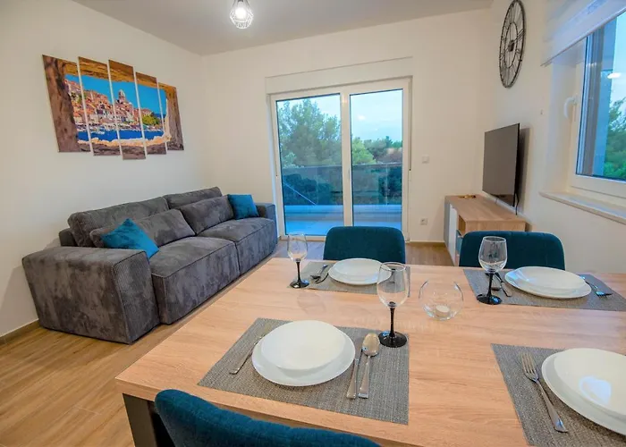 My Adriatic With Private Garden And Garage Appartement Šibenik