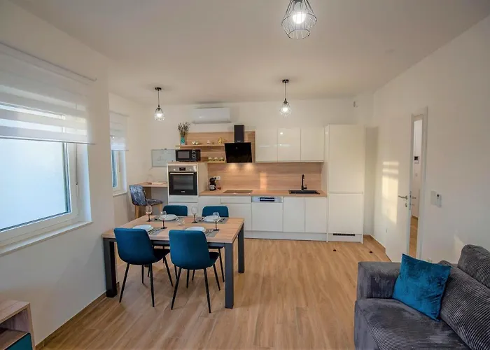 My Adriatic With Private Garden And Garage Apartman *