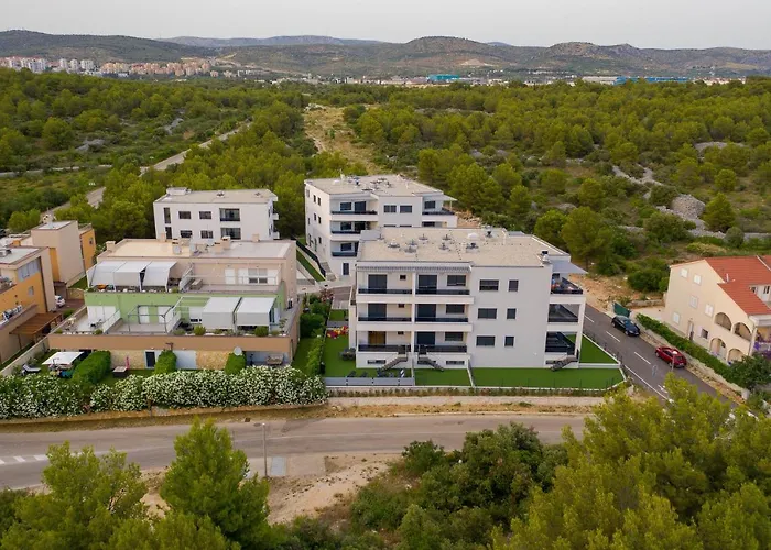 My Adriatic With Private Garden And Garage * 希贝尼克