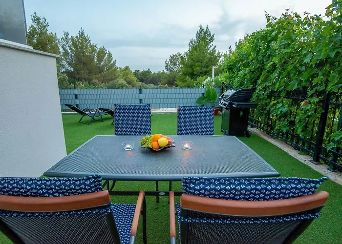 Apartman My Adriatic With Private Garden And Garage Sibenik