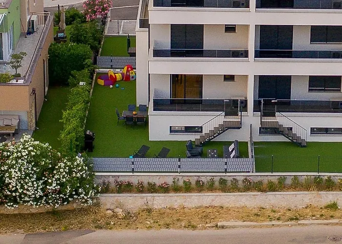 My Adriatic With Private Garden And Garage Apartman Sibenik